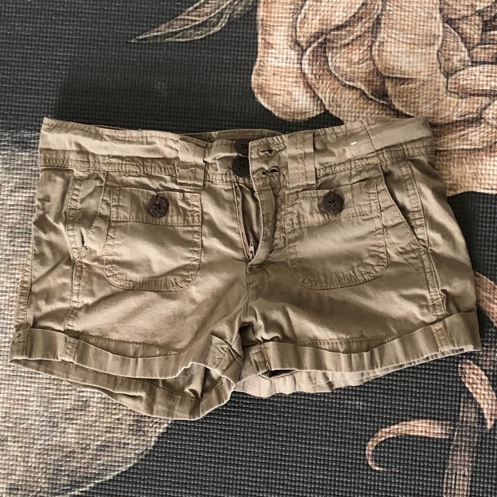 Cuffed shorts button pockets cargo
